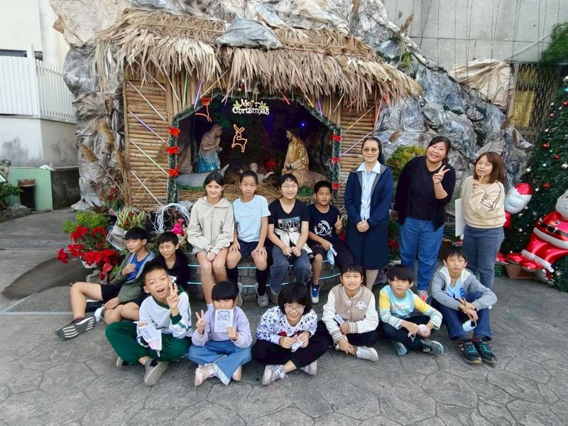 《祂，靜靜來到我們中間》